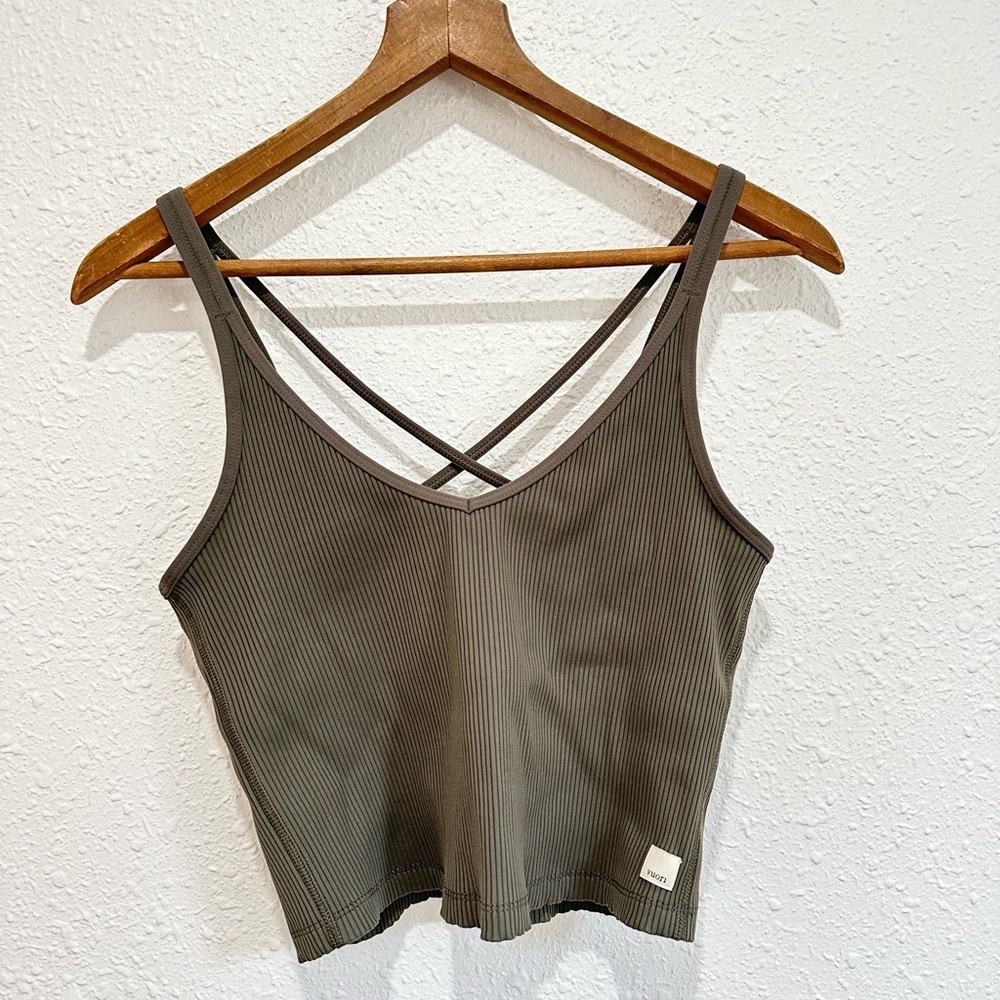 vuori ribbed cropped tank bra in oregano green womens L